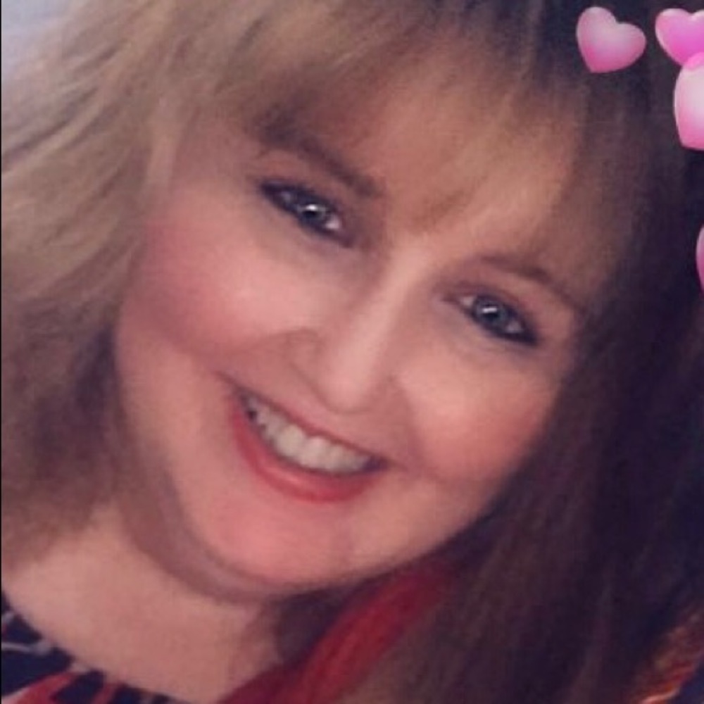 Meet your Posher, Maureen - Poshmark Ambassador